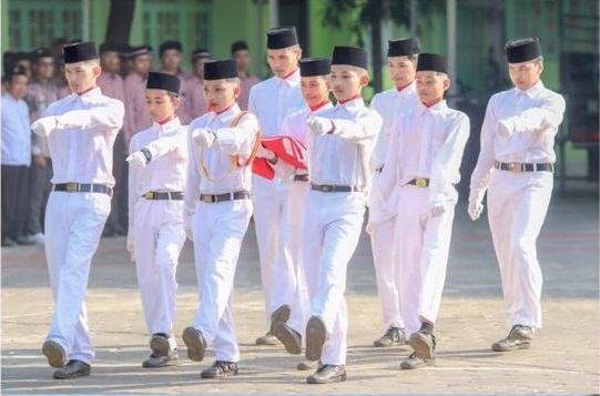 Peringatan Kemerdekaan 17 Agustus 2023 Semarak Upacara di Pondok Pesantren Mambaul Ullum Bata Bata